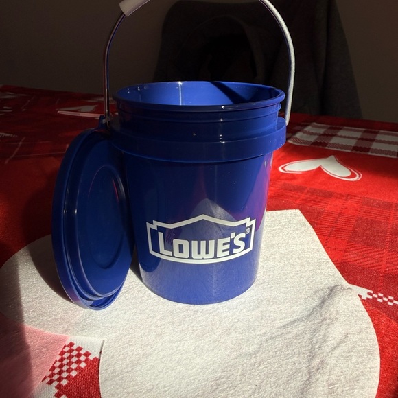 2 Pink Lowe's Buckets with Lid - Picture 3 of 6